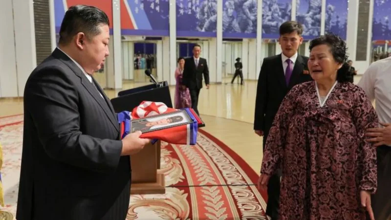 North Korea's leader, Kim Jong Un met with bereaved families of soldiers who died in Ukraine (BBC News)