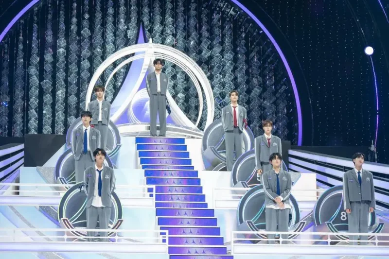 Delapan kontestan terpilih dari 'BOYS II PLANET' akan segera debut dalam grup baru bernama ALPHA DRIVE ONE (ALD1). (Sumber: Mnet/Soompi)