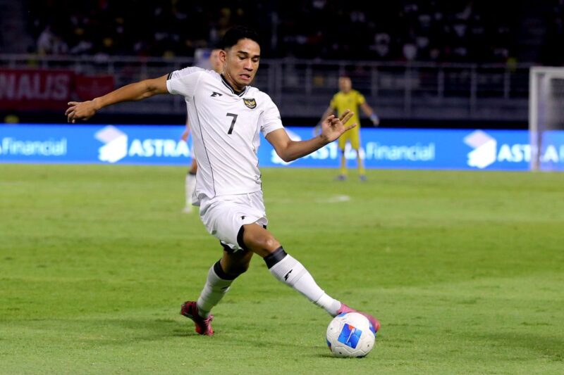 Gelandang Timnas Indonesia, Marselino Ferdinan. Ia tidak dipanggil dalam skuad terbaru untuk Kualifikasi Piala Dunia 2026 karena masalah cedera dan minimnya menit bermain di klub. (Sumber: KOMPAS.COM/SUCI RAHAYU)