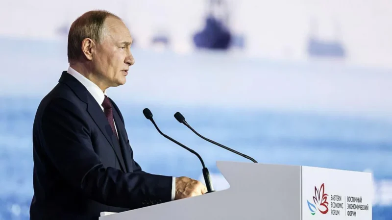 Presiden Rusia Vladimir Putin. Ia menolak rencana pengerahan pasukan internasional di Ukraina dan memperingatkan bahwa mereka akan menjadi