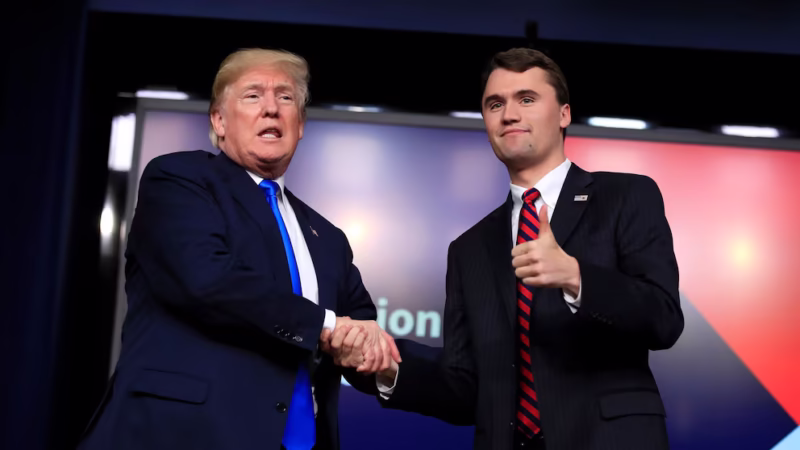 Mendiang aktivis konservatif Charlie Kirk. Ia dikenal sebagai salah satu figur kunci yang membantu memobilisasi pemilih muda untuk Donald Trump. (Foto: abcNEWS)