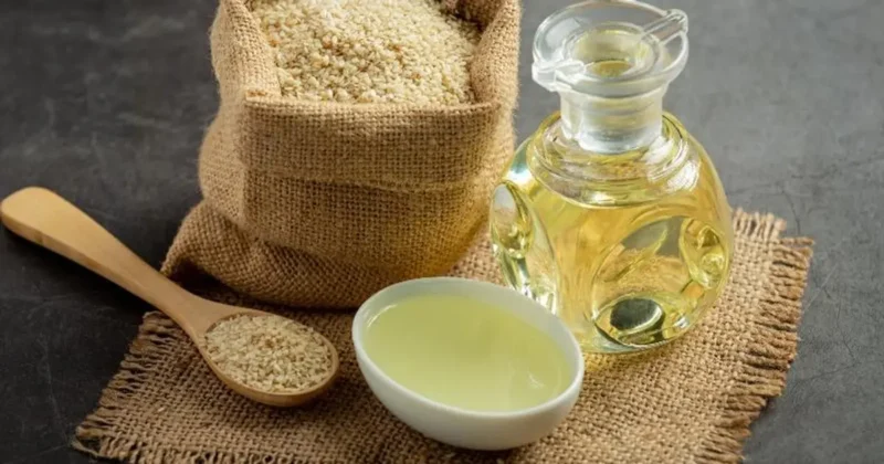 Minyak wijen merupakan bumbu kunci untuk meningkatkan aroma dan cita rasa berbagai masakan. (Sumber: Freepik/Jcomp)