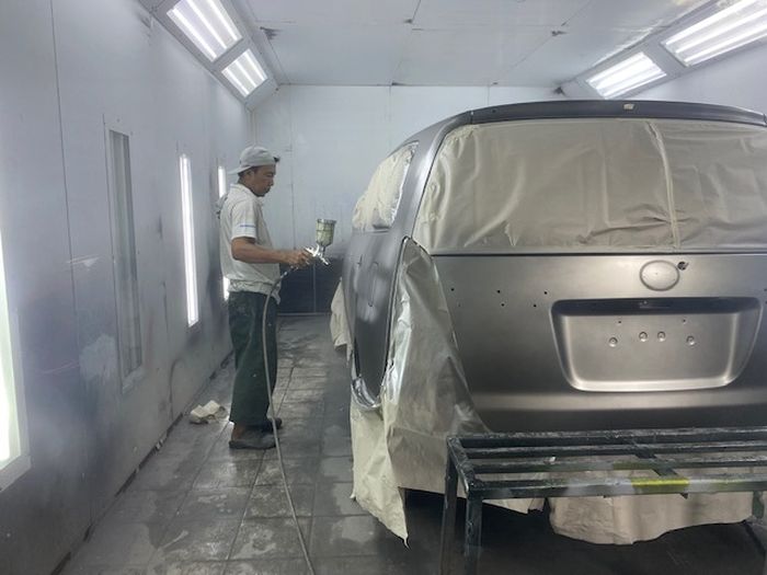 Memahami jenis cat pada bodi mobil dapat membantu dalam perawatan dan proses perbaikan. (Sumber: Dok.Otomotif/GridOto.com)