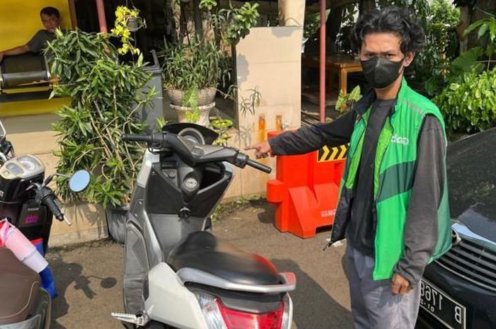 Ahmad Robiansyah (26), pengemudi ojol yang menangkap sendiri pencuri motornya menggunakan GPS. (Foto: Ridho Danu Prasetyo/Kompas.com)