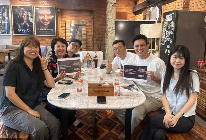 Aktor dan produser Baim Wong mengumumkan proyek remake film Korea