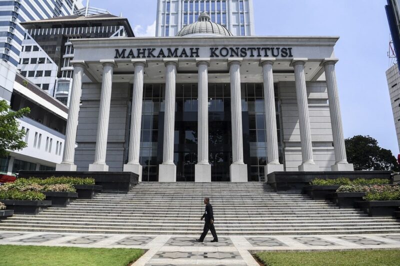 Gedung Mahkamah Konstitusi. Sebuah gugatan uji materi diajukan untuk menghapus hak pensiun seumur hidup bagi anggota DPR. (Sumber: ANTARA FOTO/Hafidz Mubarak A)