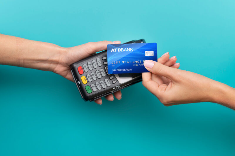 Memiliki kartu kredit bukan untuk berhutang konsumtif, tapi untuk membangun skor kredit dan memanfaatkan promo hemat. (Sumber: Freepik/koransakti.co.id)