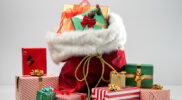 Pojok Sains: Kenapa Memberi Kado Terasa Lebih Nikmat daripada Menerima? Efek "Warm Glow" di Otak Anda