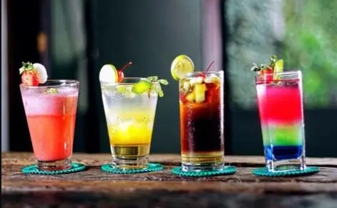 Daging bakarnya udah enak, minumnya harus yang nendang dong! (Foto: ramedia.com/koransakti)