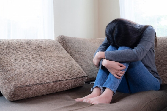 Paginya 'Happy New Year!', sorenya 'Kok sepi ya...' 😔 Siapa yang lagi ngerasain drop emosi kayak gini? Tenang, kamu gak sendirian. Otak kamu cuma lagi 'mabuk' dopamin kok!