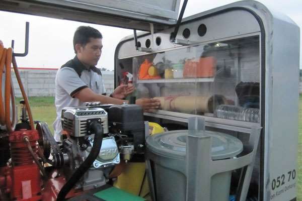 Liat motor dekil habis diajak jalan-jalan Natalan? Tuannya pasti males banget kalau harus antre di tempat cuci. Samperin ke rumahnya, cuciin, langsung cair duitnya! 💦ni🚗