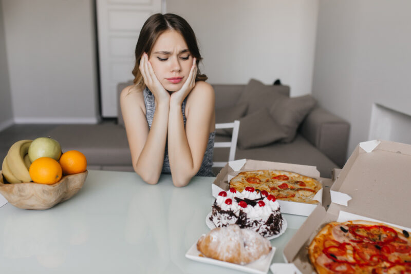 Hangry (Lapar + Marah) adalah respons fisiologis tubuh saat kadar glukosa turun drastis, memicu pelepasan hormon stres. (Foto: Freepik/koransakti.co.id)