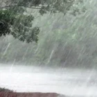 Masyarakat diminta meningkatkan kewaspadaan terhadap potensi banjir dan genangan air akibat curah hujan dengan intensitas tinggi hingga beberapa hari ke depan.