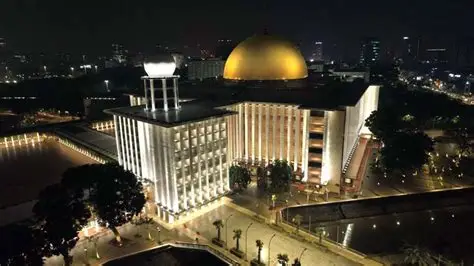 Waktu imsak menjadi pengingat krusial bagi umat Muslim untuk menyudahi sahur sebelum azan Subuh berkumandang.