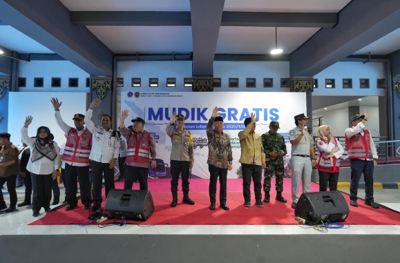Jangan sampai gaji dan THR habis cuma buat beli tiket pulang kampung. Manfaatkan program Mudik Gratis 2026 yang segera dibuka! (Sumber: BKIP Kemenhub/koransakti.co.id)