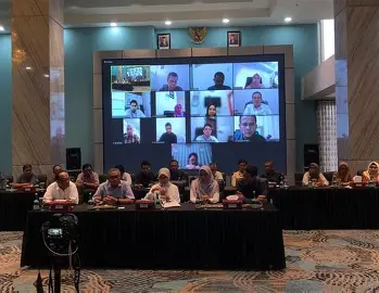 Suasana konferensi pers jajaran direksi Bank Jambi bersama regulator BI dan OJK di Kota Jambi. Langkah audit forensik diambil sebagai bentuk transparansi dan tanggung jawab manajemen dalam menelusuri dugaan hilangnya dana nasabah serta memulihkan integritas sistem layanan perbankan daerah.