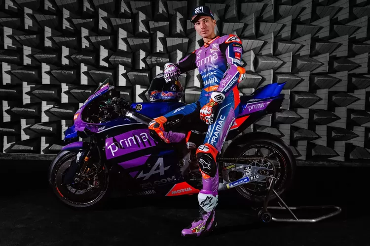 Toprak Razgatlioglu bersiap melakoni balapan perdana di kelas utama MotoGP bersama tim Prima Pramac Yamaha di Sirkuit Buriram, Thailand.