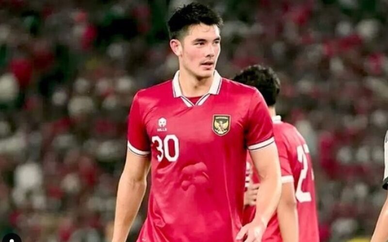 Bek jangkung Elkan Baggott saat beraksi membela Merah Putih. Kembalinya pemain Ipswich Town ini diprediksi akan memperkokoh tembok pertahanan Indonesia di bawah asuhan John Herdman.