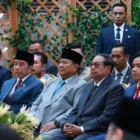 Moment istimewa saat Presiden Prabowo duduk berdampingan dengan Presiden ke-7 RI Joko Widodo dan Presiden ke-6 RI Susilo Bambang Yudhoyono (SBY).