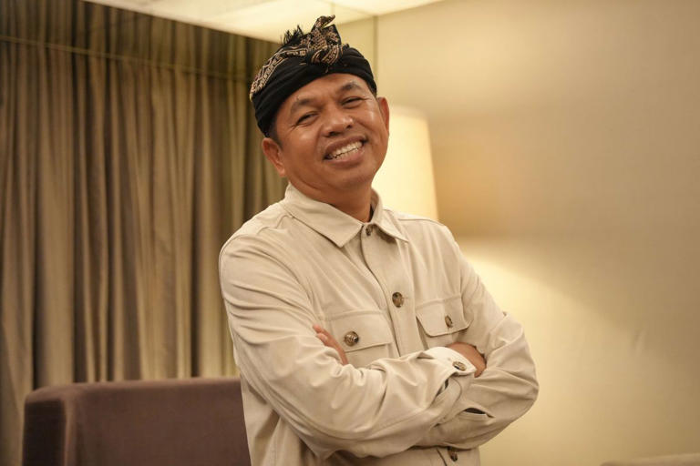 Gubernur Jawa Barat Dedi Mulyadi menggelar program Live Bursa Kerja